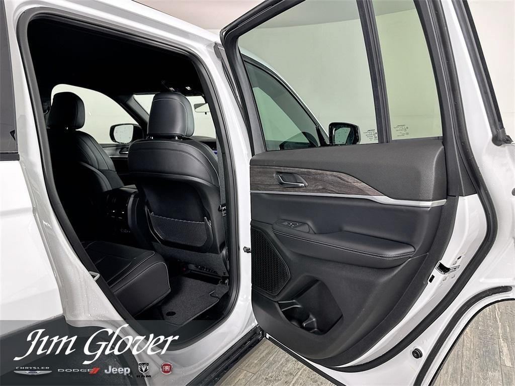 new 2025 Jeep Grand Cherokee car, priced at $43,595