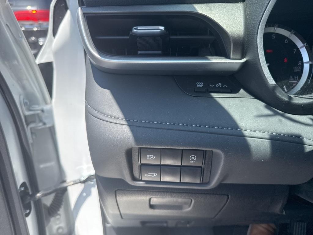 used 2024 Toyota Highlander car, priced at $43,989