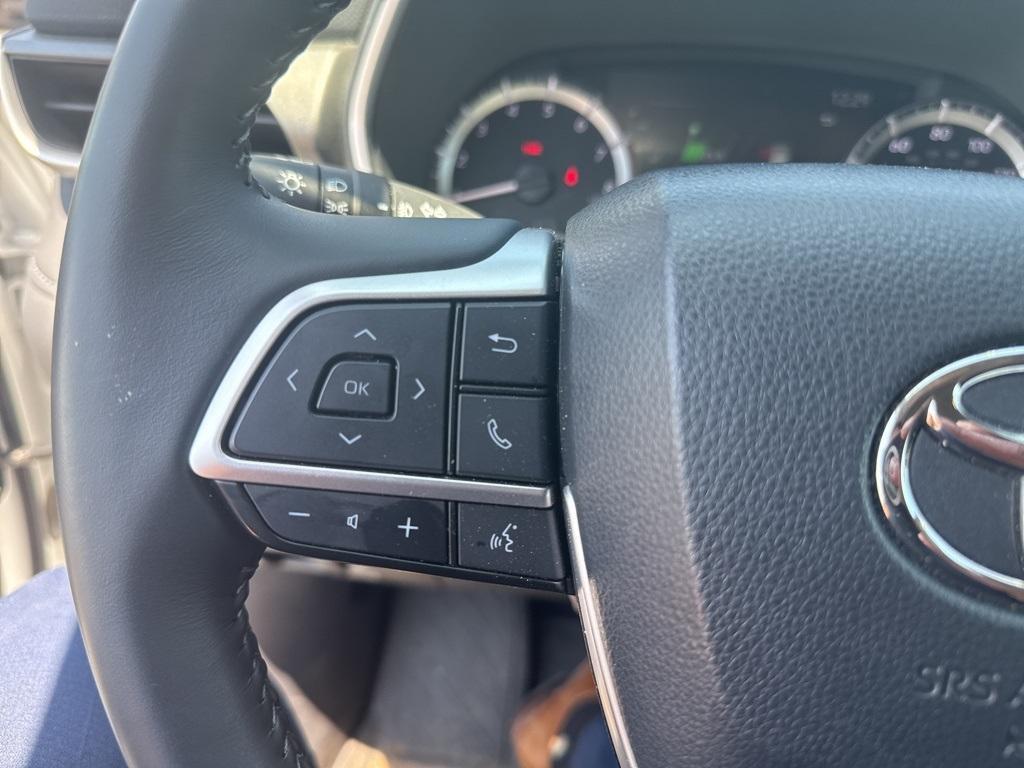 used 2024 Toyota Highlander car, priced at $43,989