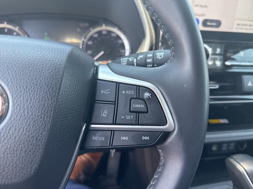 used 2024 Toyota Highlander car, priced at $43,989