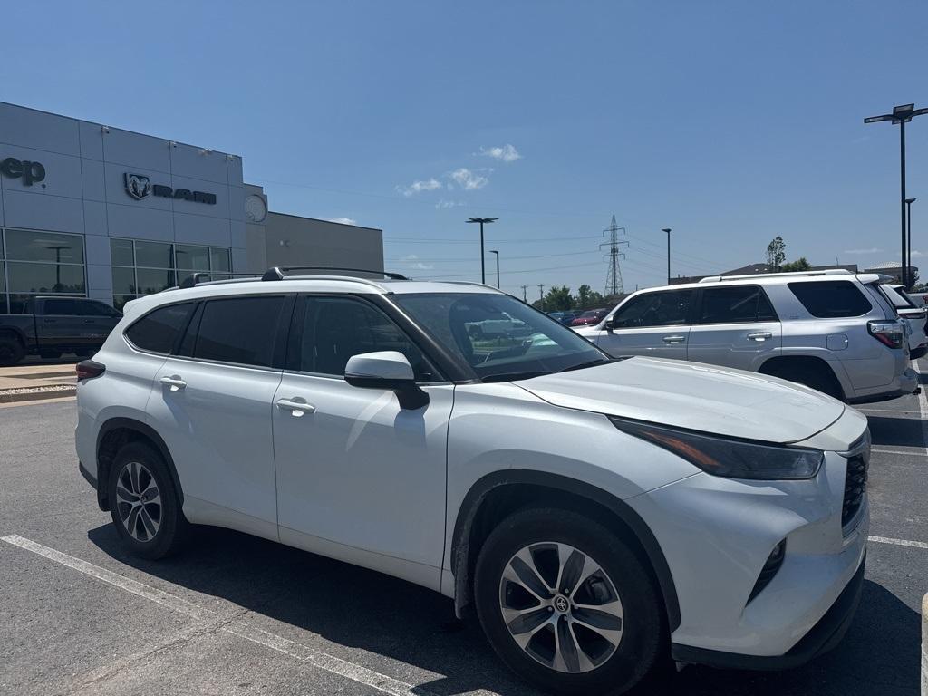 used 2024 Toyota Highlander car, priced at $43,989