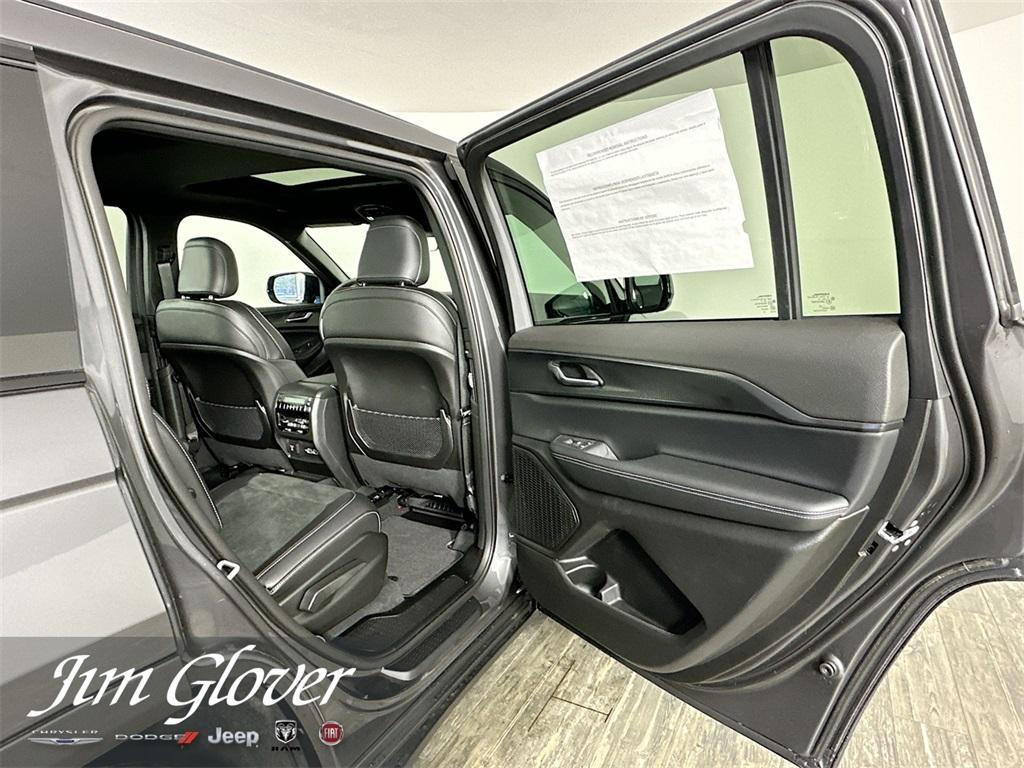 new 2025 Jeep Grand Cherokee L car, priced at $43,301