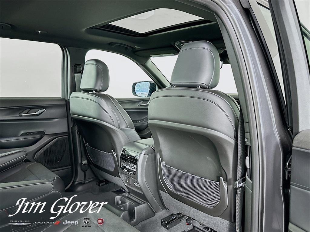 new 2025 Jeep Grand Cherokee L car, priced at $43,301
