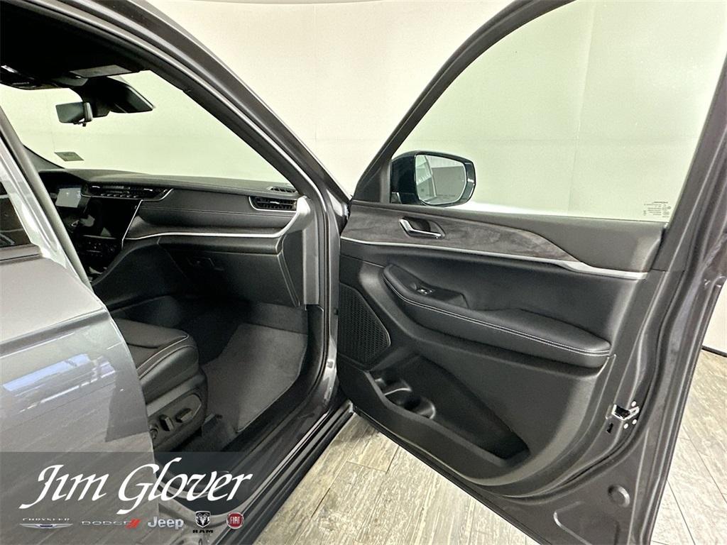 new 2025 Jeep Grand Cherokee L car, priced at $46,876