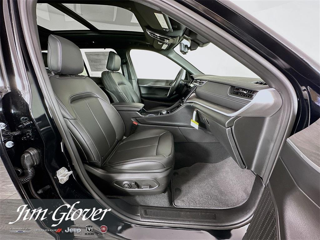 new 2025 Jeep Grand Cherokee car, priced at $49,034
