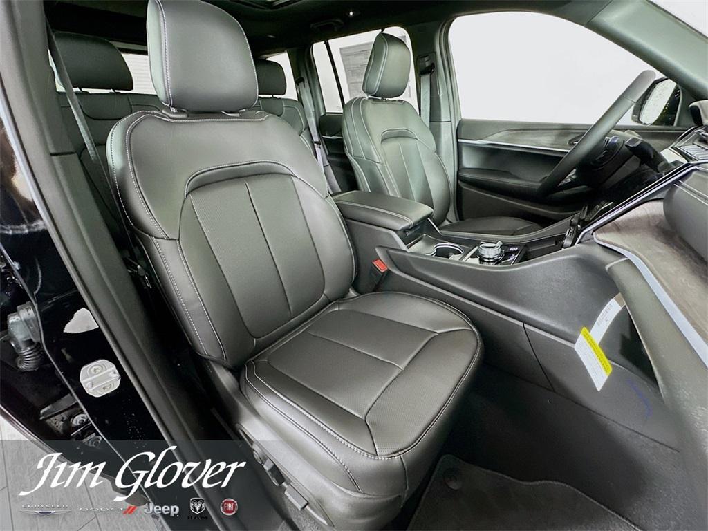 new 2025 Jeep Grand Cherokee car, priced at $49,034