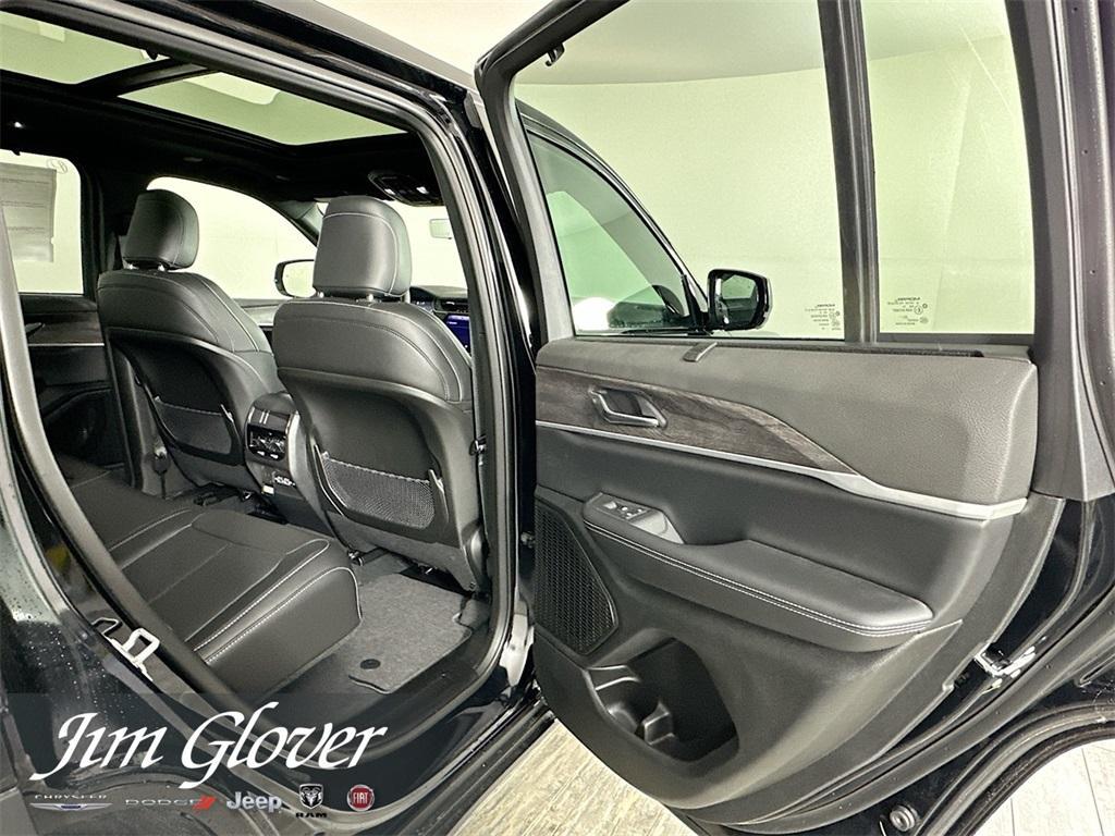new 2025 Jeep Grand Cherokee car, priced at $49,034