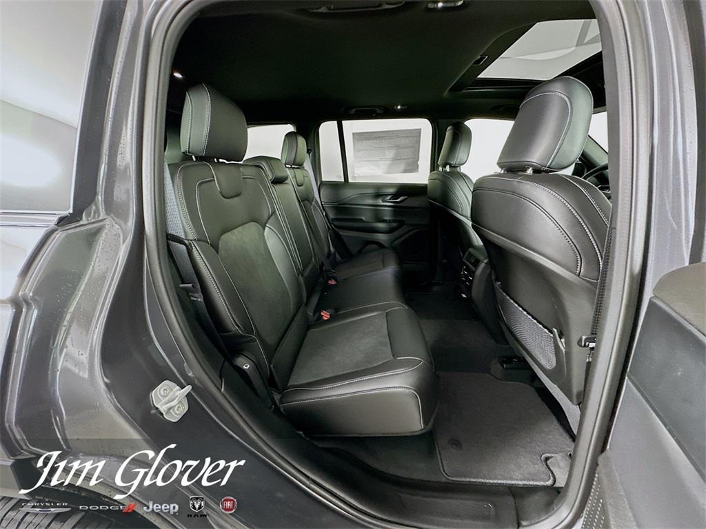 new 2025 Jeep Grand Cherokee car, priced at $41,524