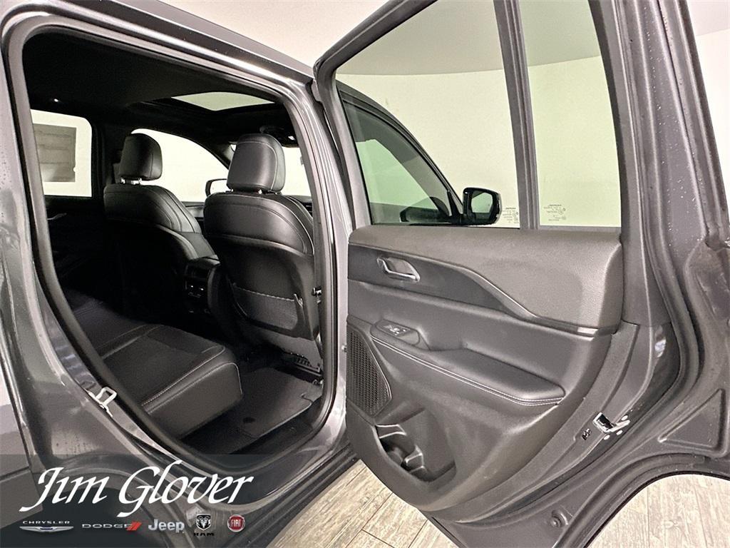 new 2025 Jeep Grand Cherokee car, priced at $41,524