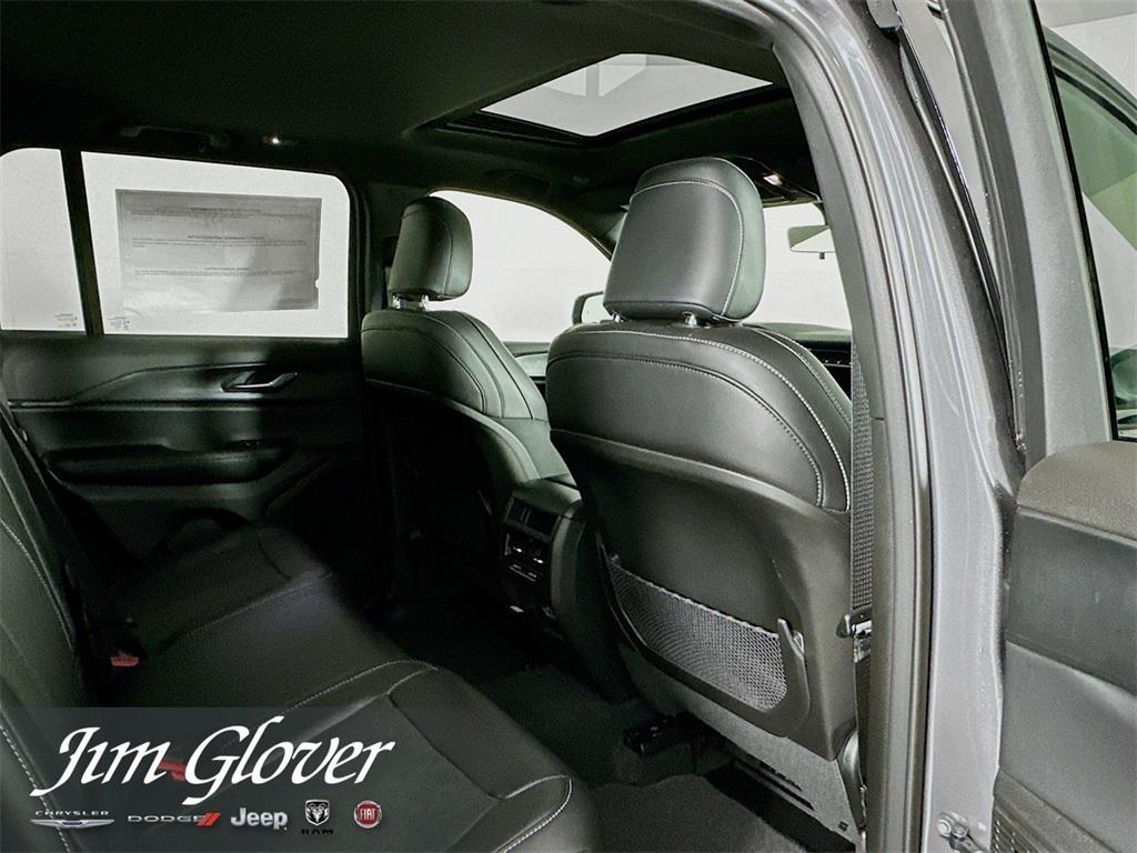 new 2025 Jeep Grand Cherokee car, priced at $41,524