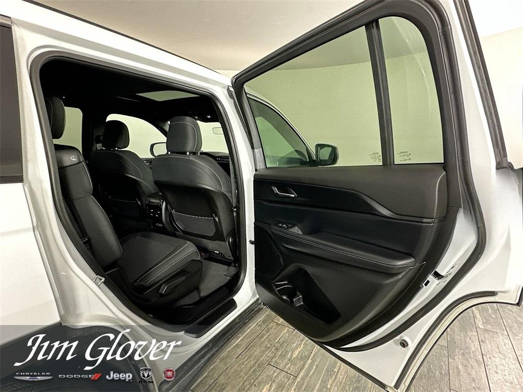 new 2025 Jeep Grand Cherokee L car, priced at $35,722