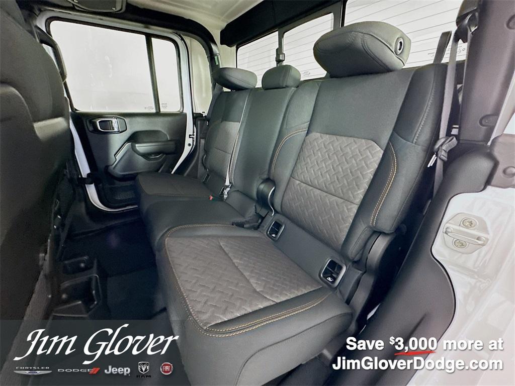 new 2025 Jeep Gladiator car, priced at $51,617