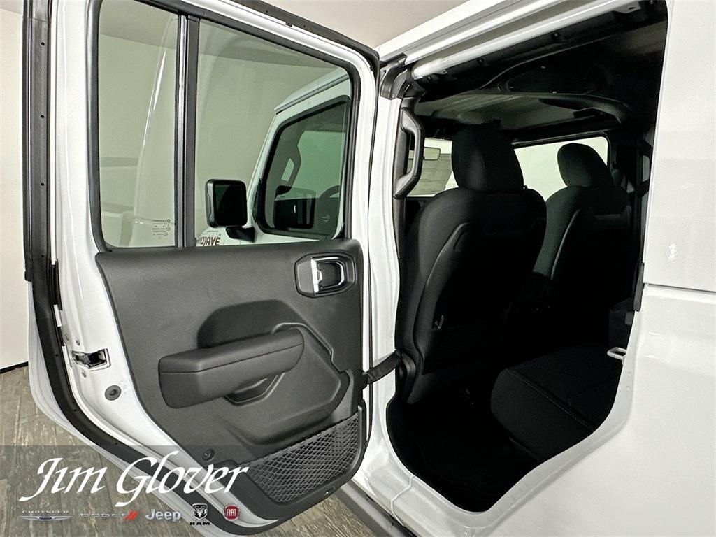 new 2025 Jeep Gladiator car, priced at $48,008