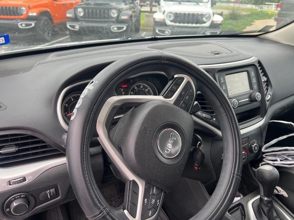 used 2014 Jeep Cherokee car, priced at $11,281