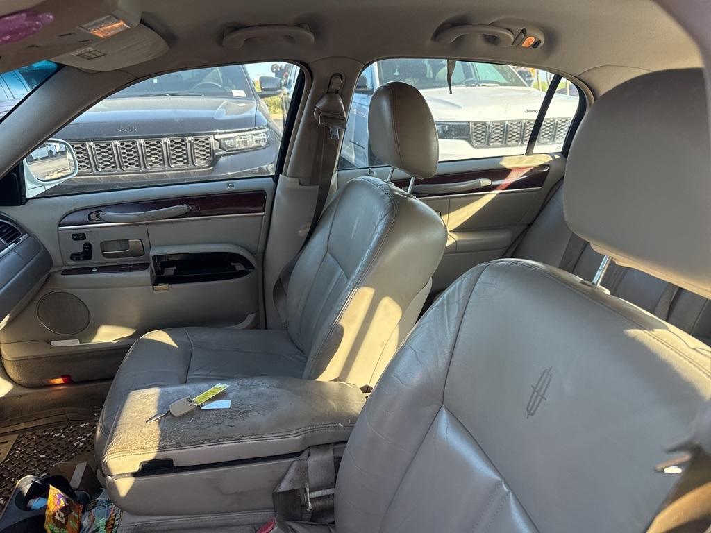 used 2004 Lincoln Town Car car