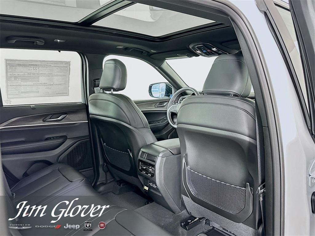 new 2025 Jeep Grand Cherokee car, priced at $46,094