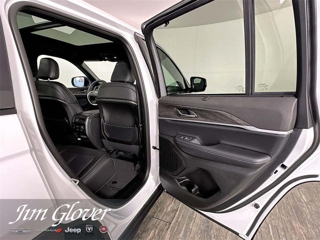 new 2025 Jeep Grand Cherokee car, priced at $46,094