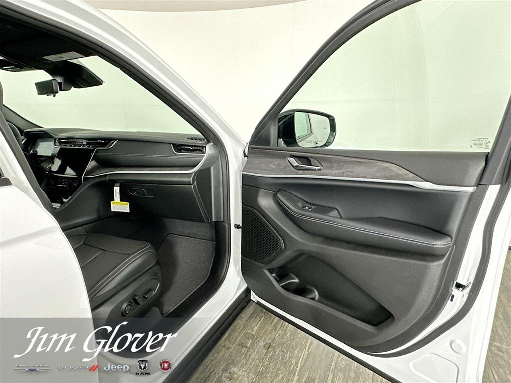 new 2025 Jeep Grand Cherokee car, priced at $46,094