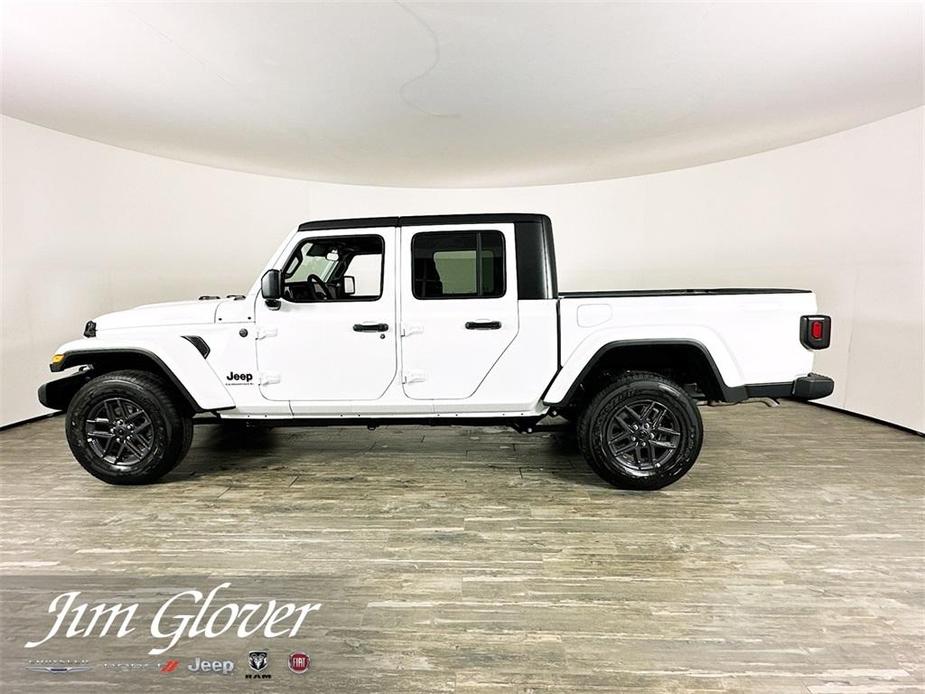 new 2024 Jeep Gladiator car, priced at $39,376