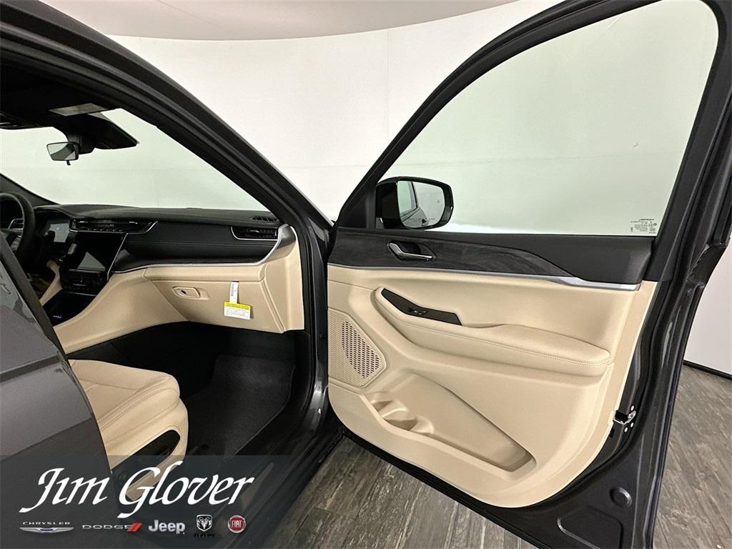 new 2025 Jeep Grand Cherokee L car, priced at $45,882