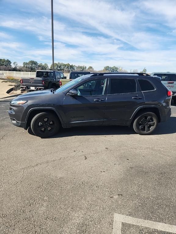 used 2015 Jeep Cherokee car, priced at $10,579