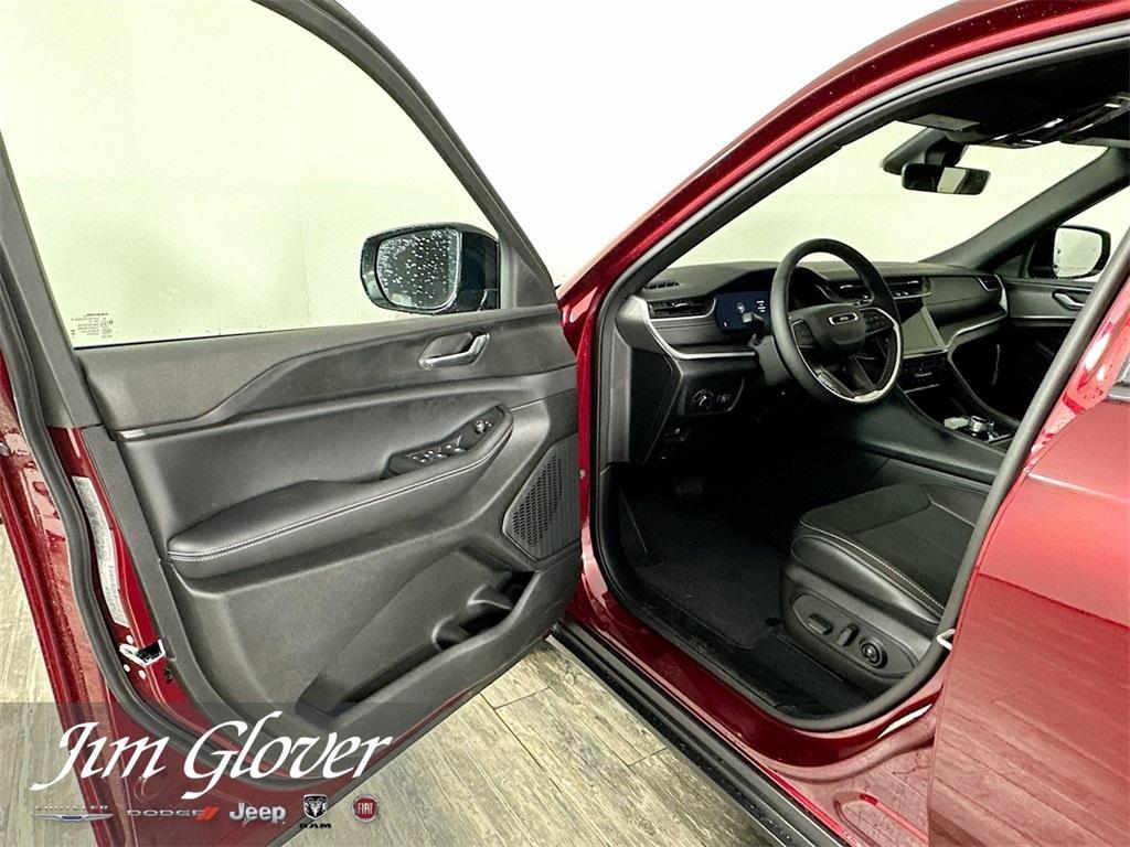 new 2025 Jeep Grand Cherokee car, priced at $42,485