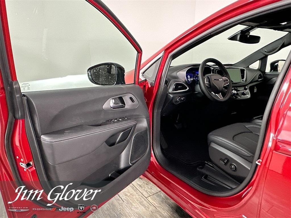 new 2026 Chrysler Pacifica car, priced at $40,377