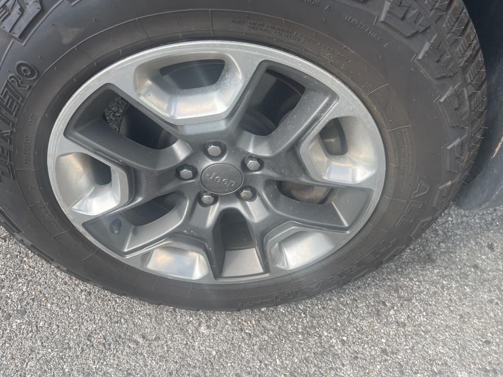 used 2019 Jeep Cherokee car, priced at $19,733