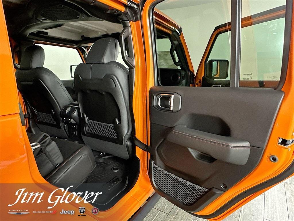 new 2025 Jeep Gladiator car, priced at $52,574