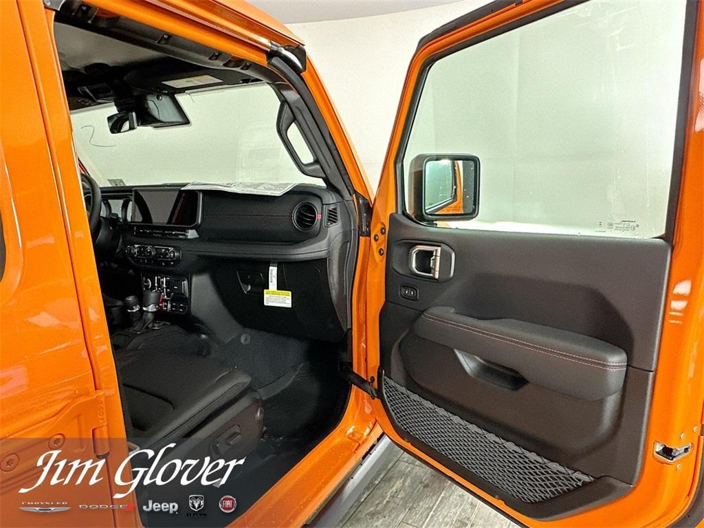 new 2025 Jeep Gladiator car, priced at $52,574