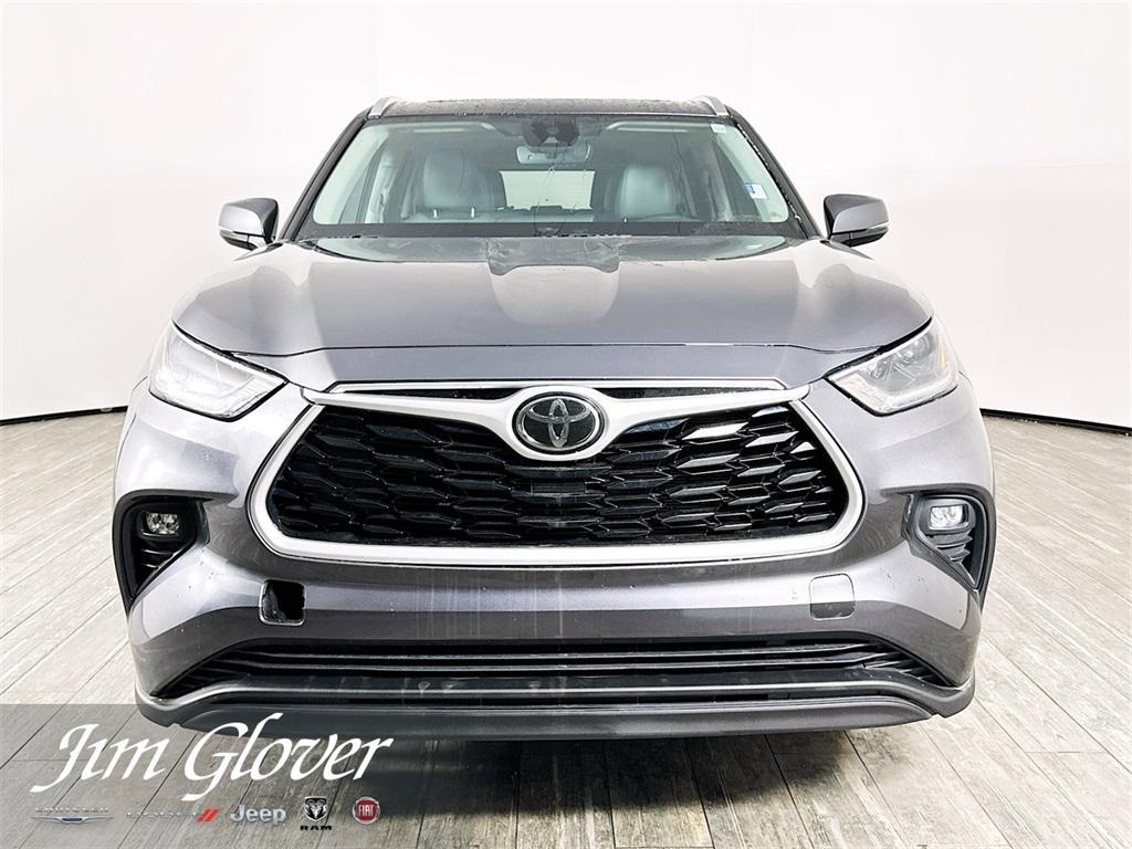 used 2021 Toyota Highlander car, priced at $27,699