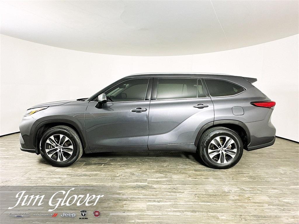 used 2021 Toyota Highlander car, priced at $27,699