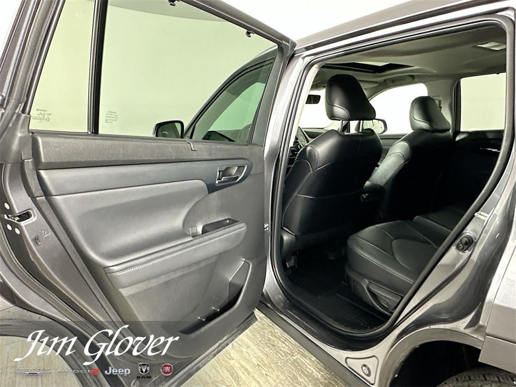 used 2022 Toyota Highlander car, priced at $38,994
