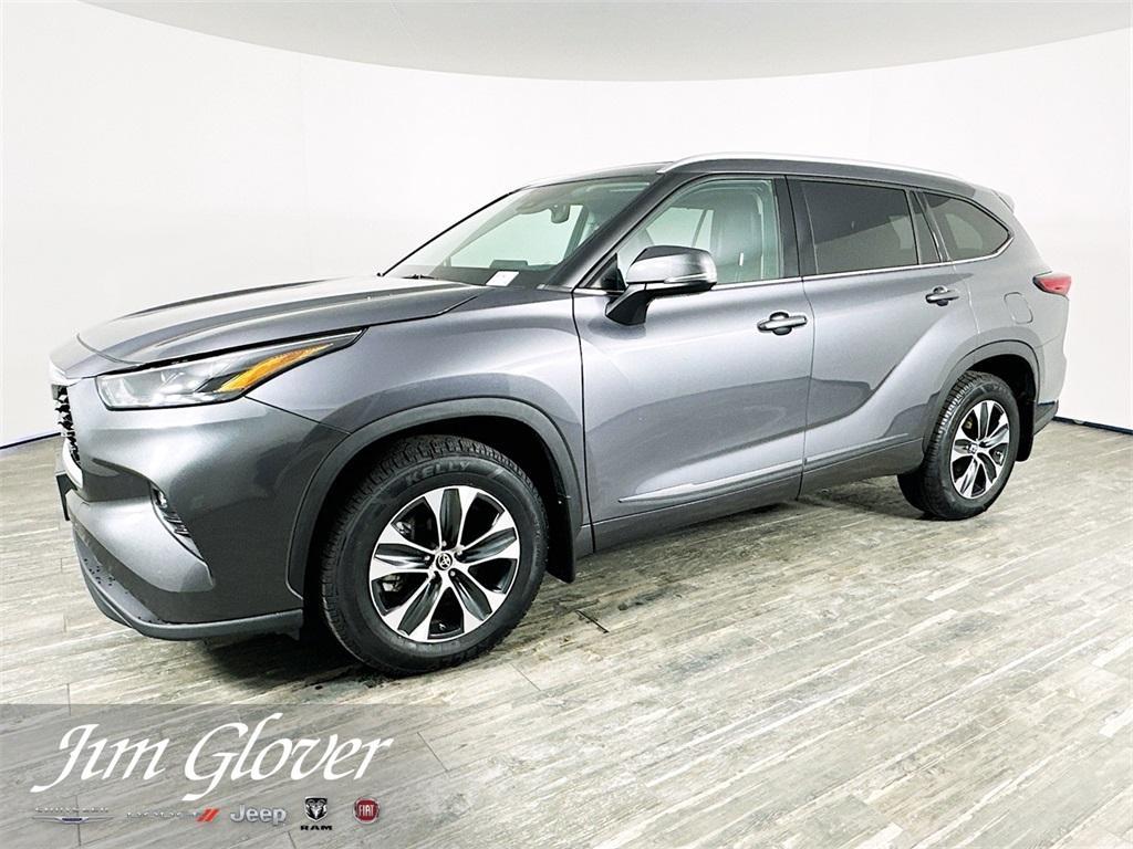 used 2022 Toyota Highlander car, priced at $38,994