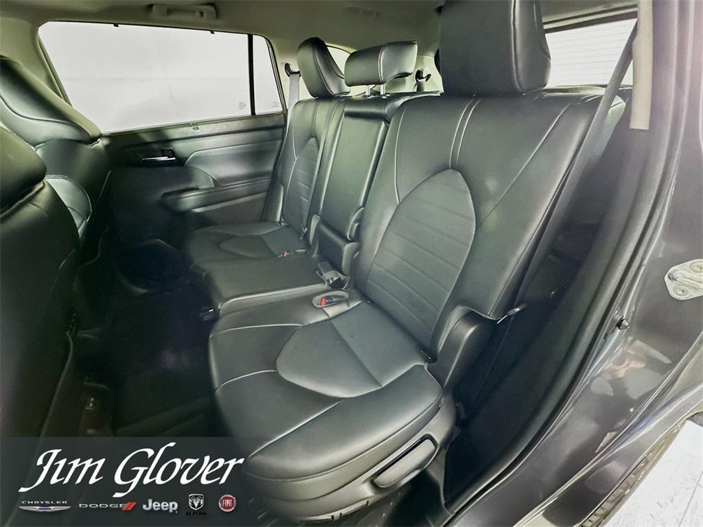 used 2022 Toyota Highlander car, priced at $38,994