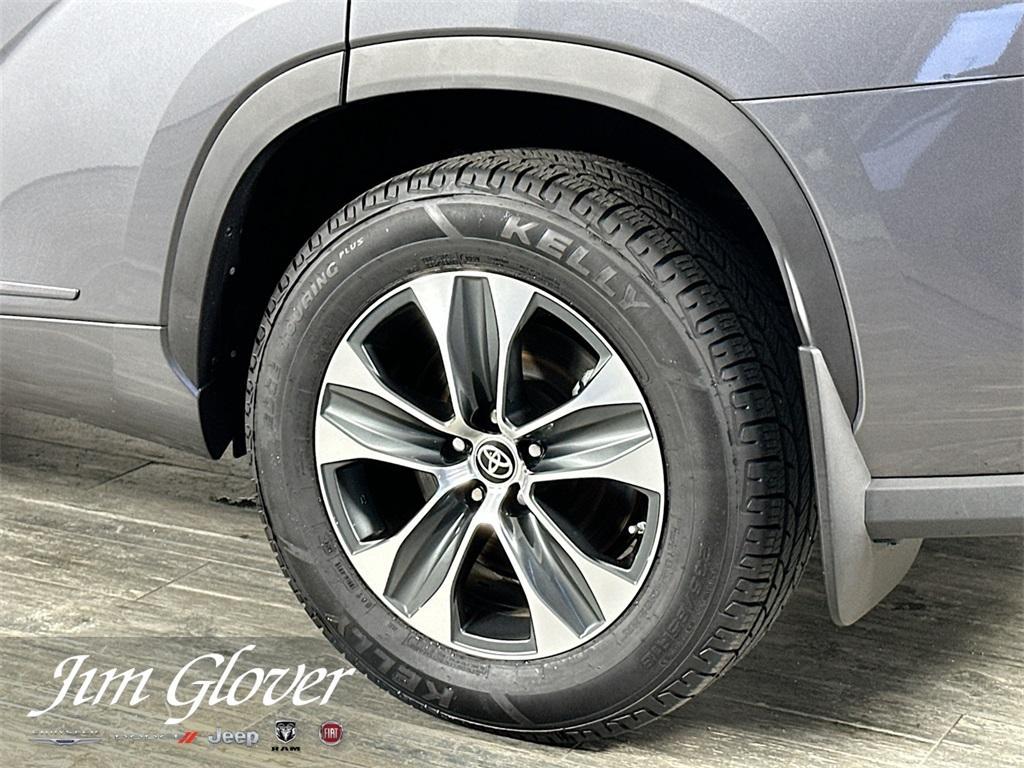 used 2022 Toyota Highlander car, priced at $38,994