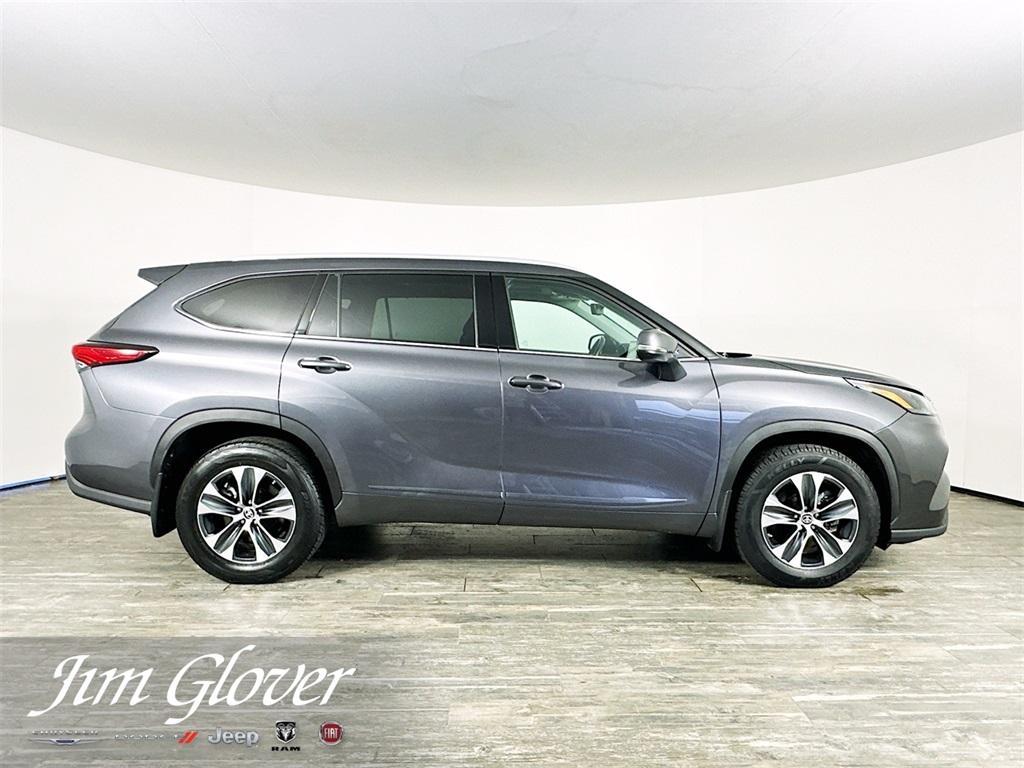 used 2022 Toyota Highlander car, priced at $38,994
