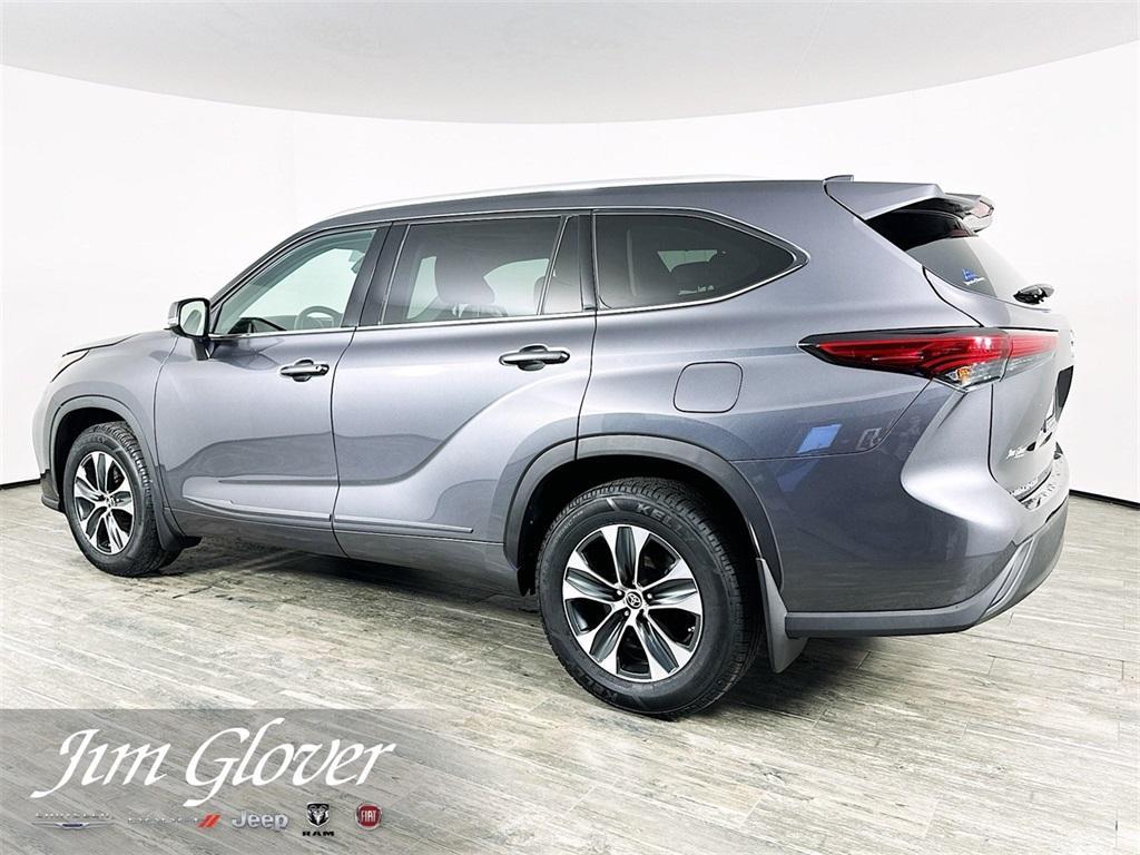 used 2022 Toyota Highlander car, priced at $38,994