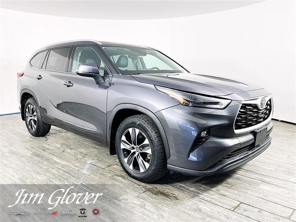 used 2022 Toyota Highlander car, priced at $38,994