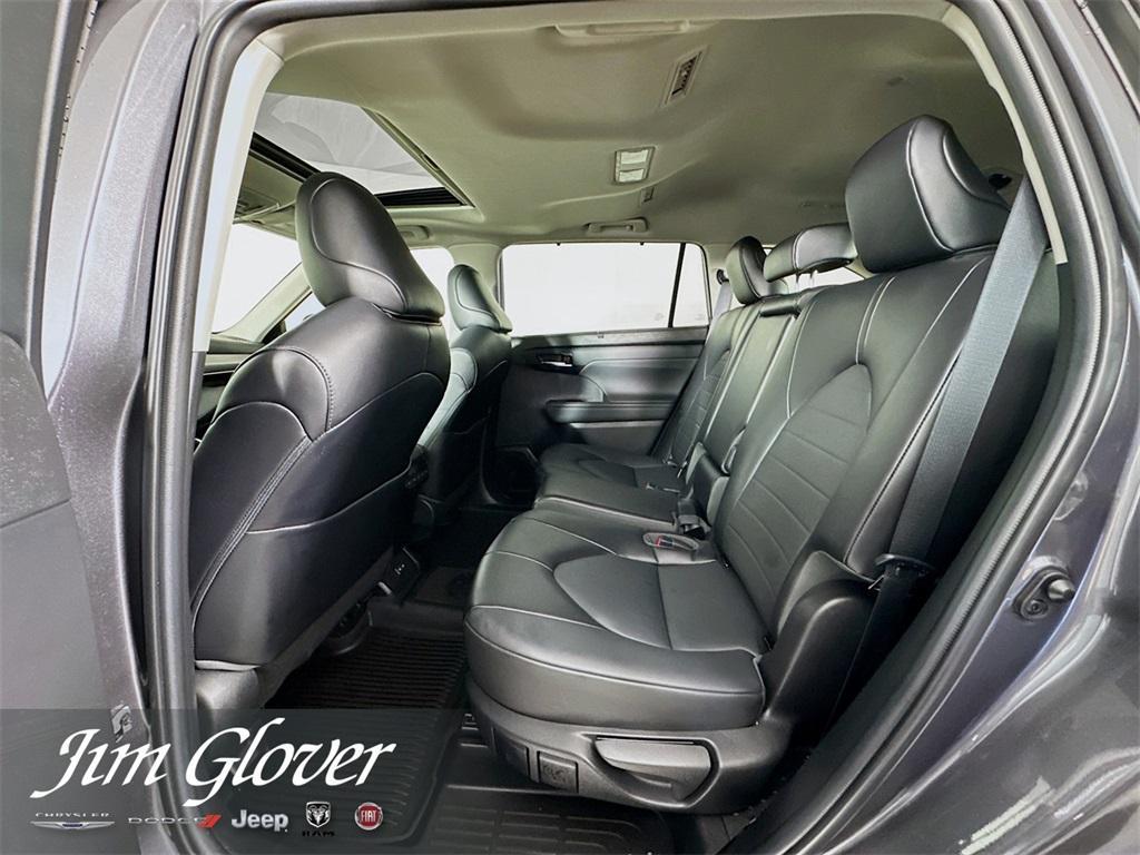 used 2022 Toyota Highlander car, priced at $38,994