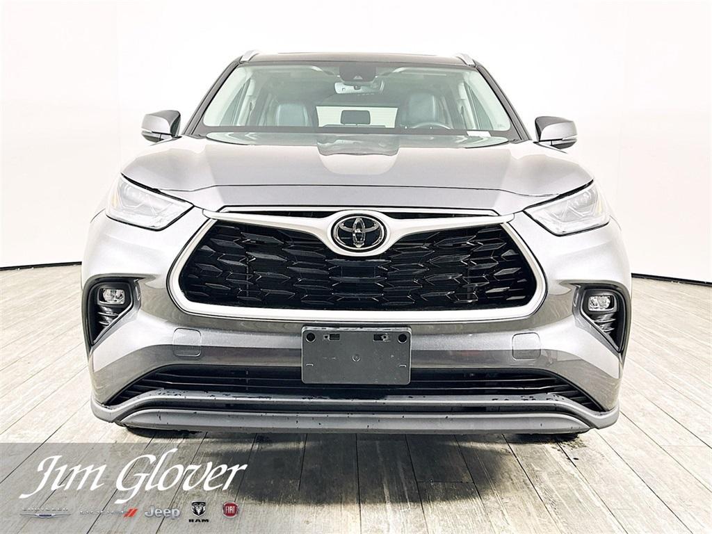 used 2022 Toyota Highlander car, priced at $38,994