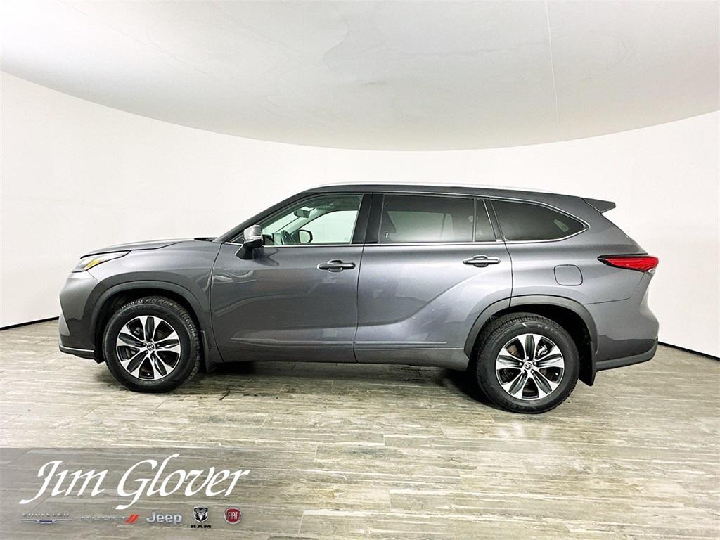 used 2022 Toyota Highlander car, priced at $38,994