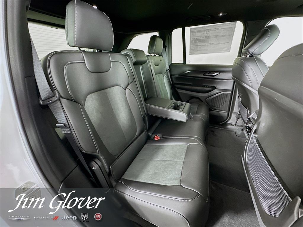 new 2025 Jeep Grand Cherokee car, priced at $41,033