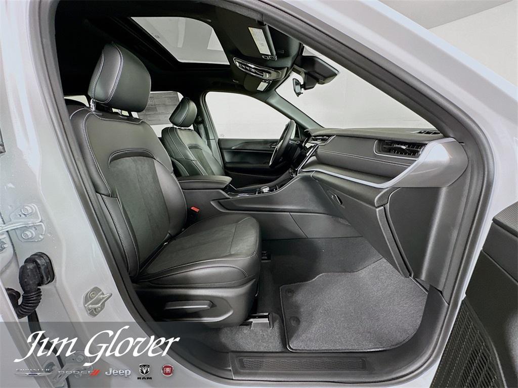 new 2025 Jeep Grand Cherokee car, priced at $41,033