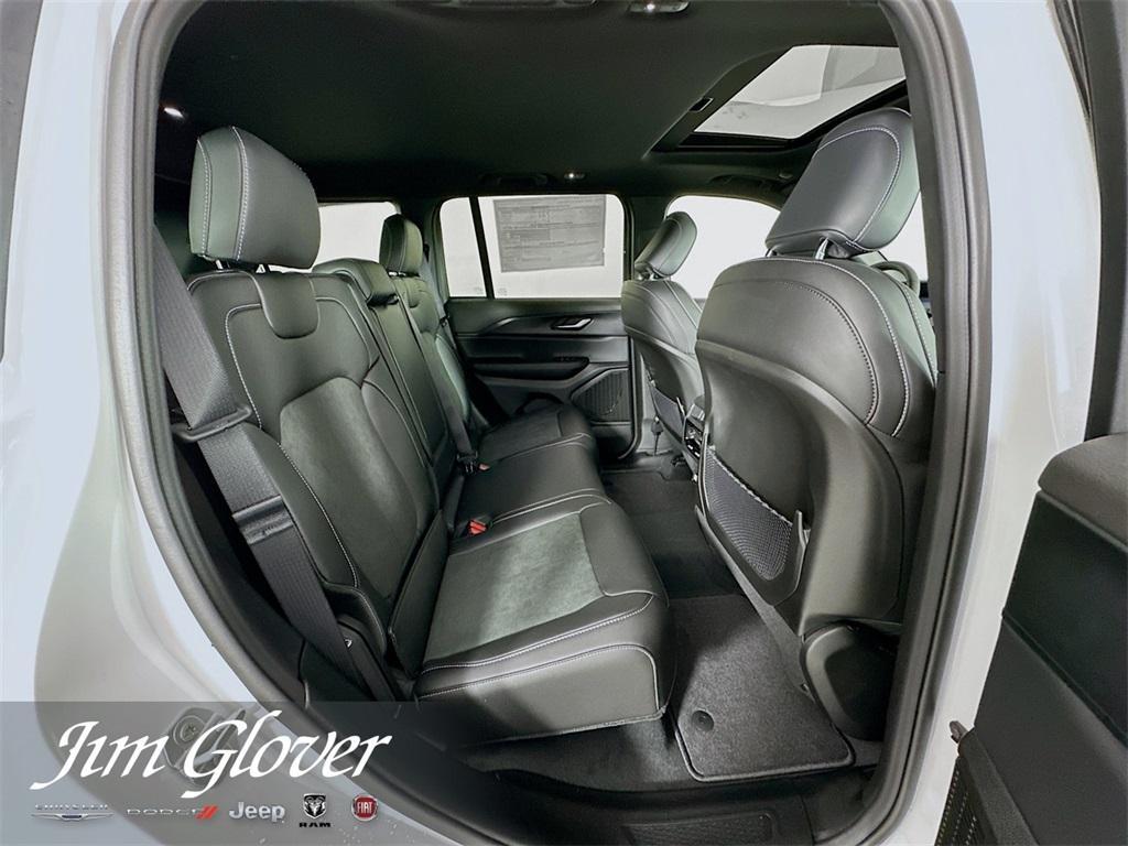 new 2025 Jeep Grand Cherokee car, priced at $41,033