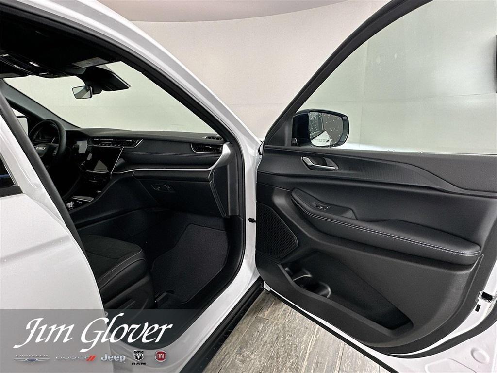 new 2025 Jeep Grand Cherokee car, priced at $41,033