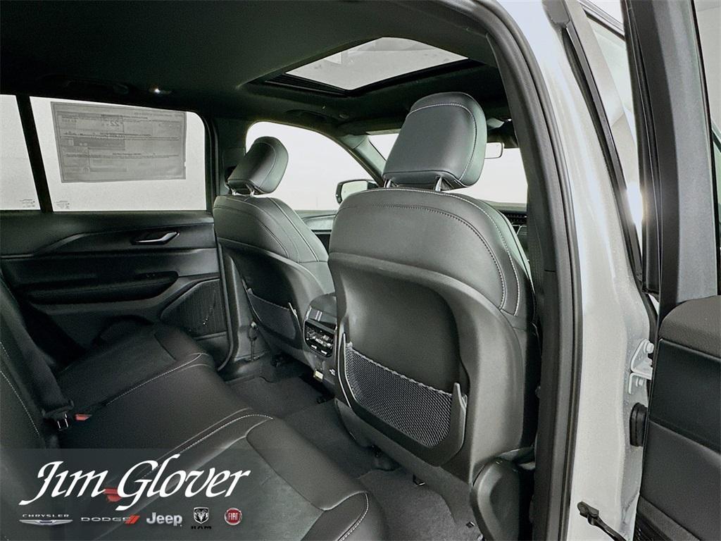 new 2025 Jeep Grand Cherokee car, priced at $41,033