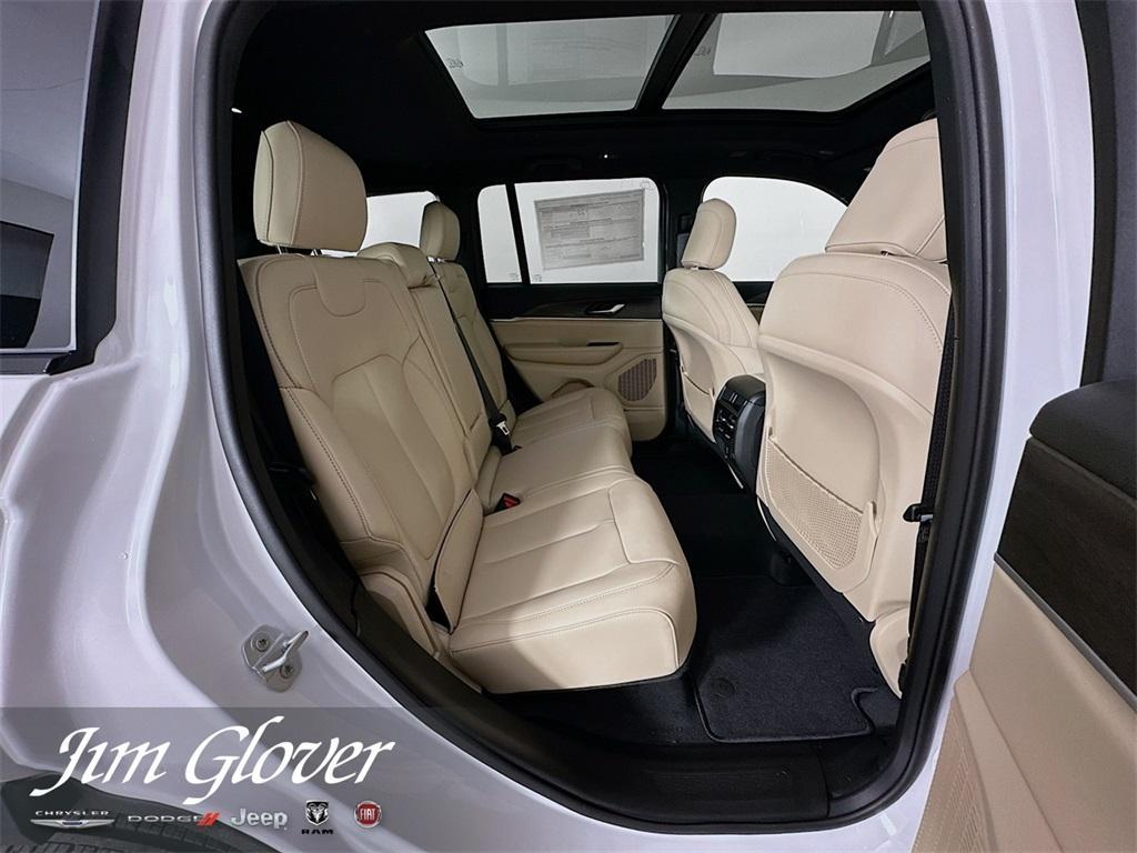 new 2025 Jeep Grand Cherokee car, priced at $45,927
