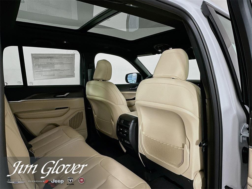 new 2025 Jeep Grand Cherokee car, priced at $45,927