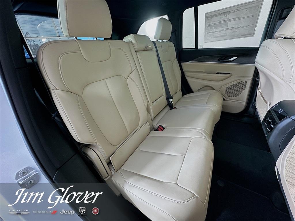 new 2025 Jeep Grand Cherokee car, priced at $45,927